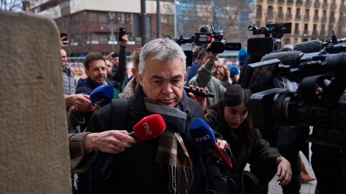 <![CDATA[Cerdán se lanza al ataque en un interrogatorio tenso con Javier Esparza (UPN) en la Comisión de Belate]]>