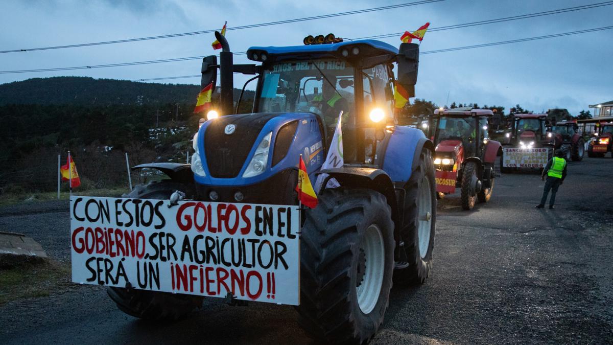 <![CDATA[Miles de agricultores, ganaderos y 300 tractores recorren Madrid en protesta por el acuerdo de la UE con Mercosur]]>
