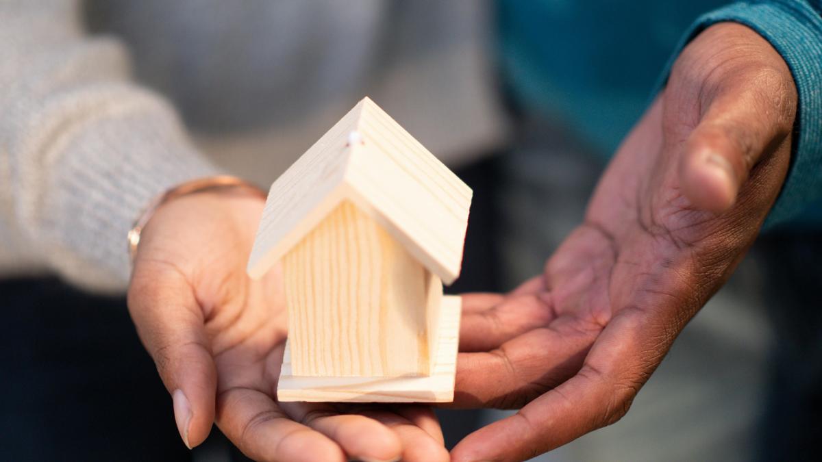 <![CDATA[El Gobierno de Navarra cede nueve viviendas a entidades sociales para programas de acogida y apoyo]]>