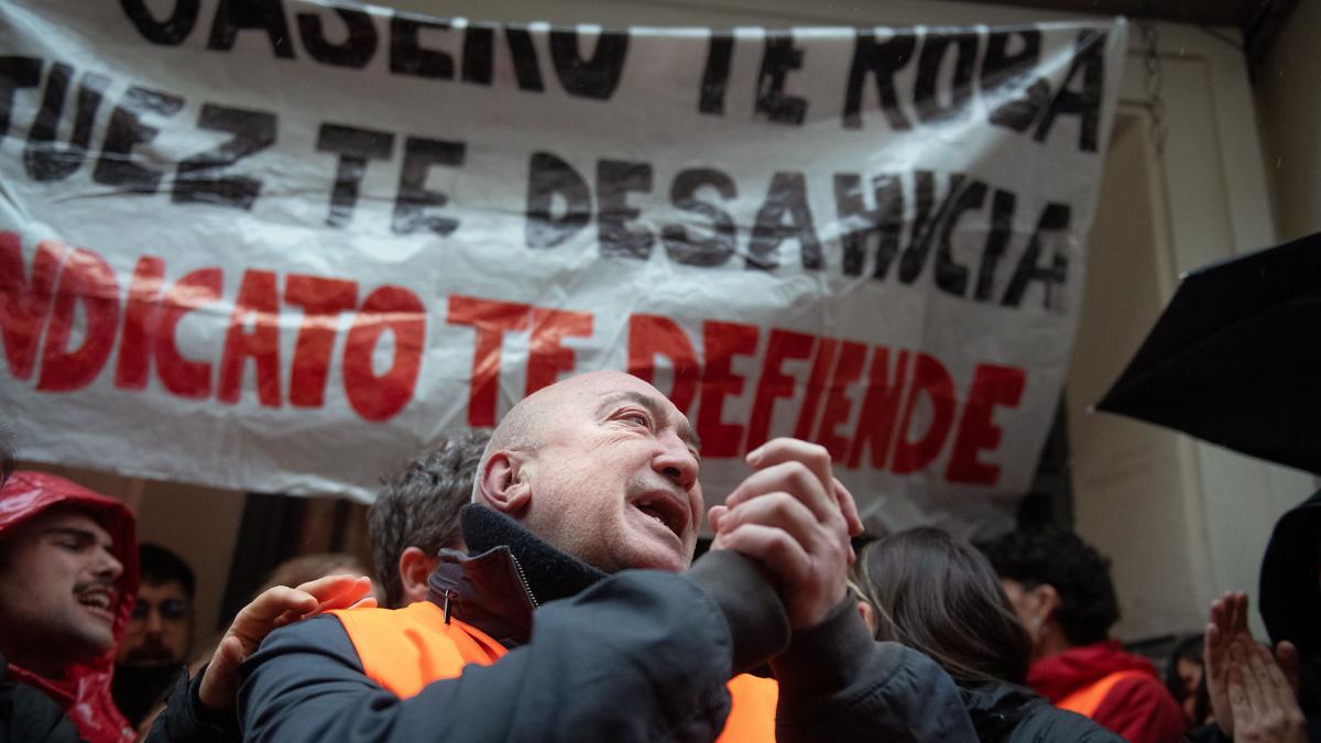 <![CDATA[Aplazado nuevamente el desahucio de Mariano, un jubilado residente en un edificio de una orden religiosa]]>