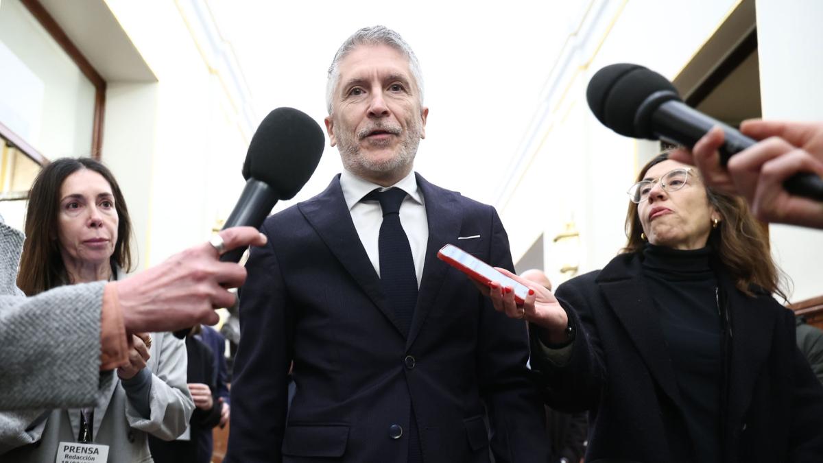 <![CDATA[Marlaska se enreda: las tres versiones del ministro sobre los encuentros entre la directora de la Guardia Civil y Leire Díez]]>