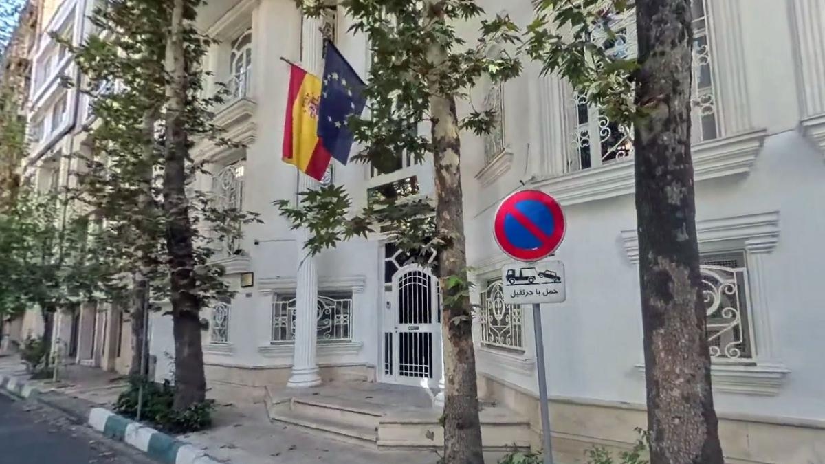 <![CDATA[España reabre su embajada en Irán para apoyar 