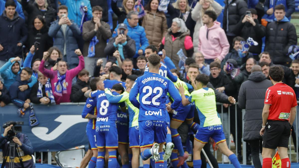 <![CDATA[El Getafe advierte de que sancionará o expulsará a los abonados que cedan o vendan su carnet]]>