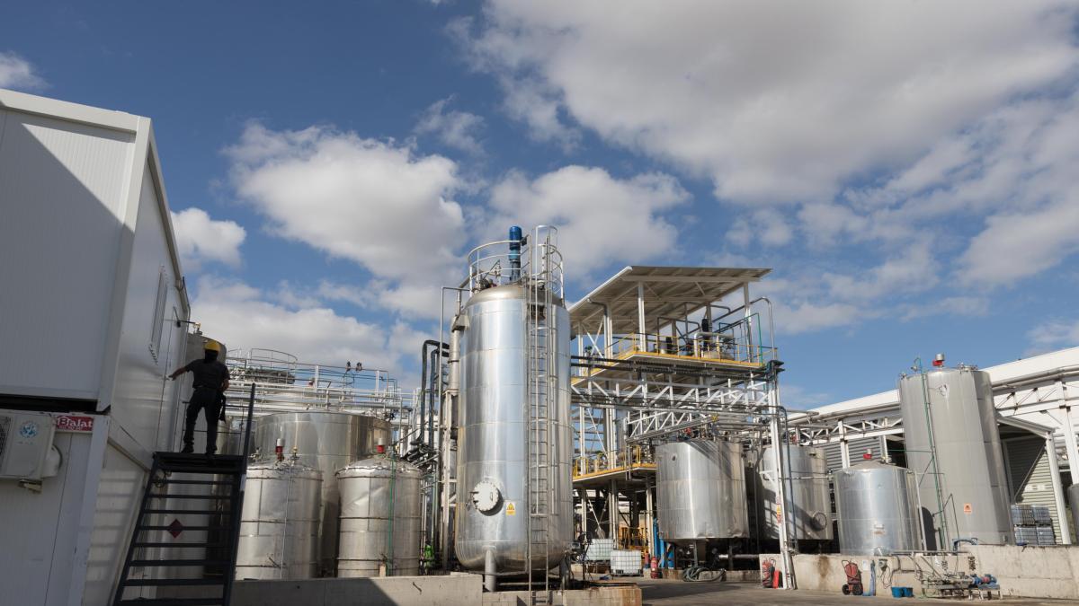 <![CDATA[El Grupo Oleofat prevé invertir 10,5 millones de euros en sus dos plantas navarras para producir biocarburantes]]>