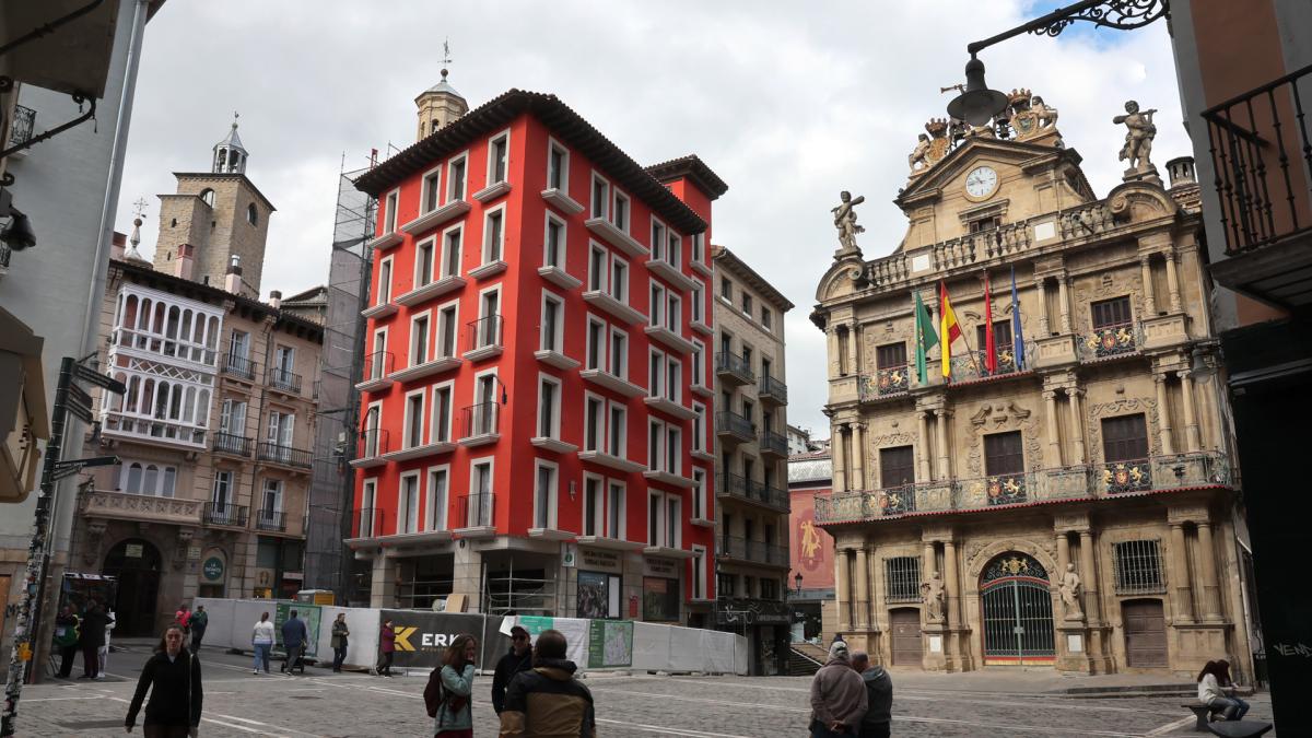 <![CDATA[La polémica de las trabajadoras sociales del Ayuntamiento de Pamplona llega a las comisiones]]>
