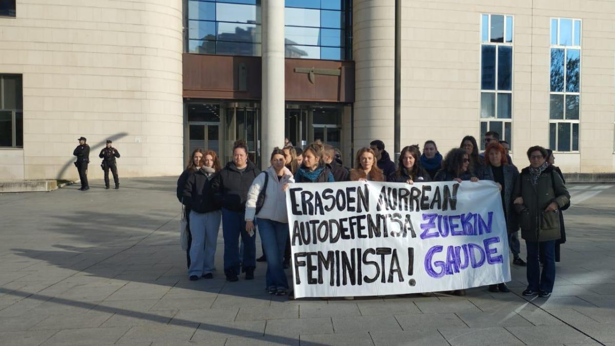 <![CDATA[El exprofesor del IES Zizur reconoce grabaciones y accesos a redes de alumnas, pero no las modificaciones con IA]]>