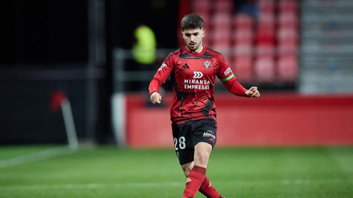 <![CDATA[Colocan a Javi Hernández en la órbita de Osasuna, pero no está en los planes del club]]>