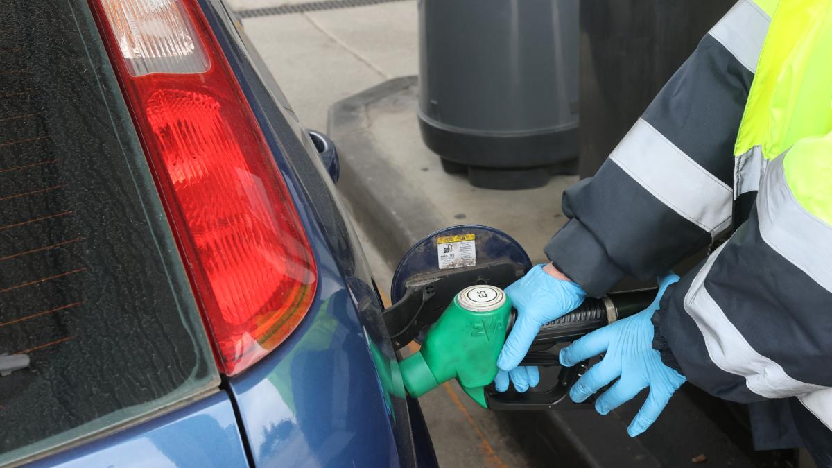 <![CDATA[Cómo ahorrar 1.200 euros al año en combustible para el coche]]>