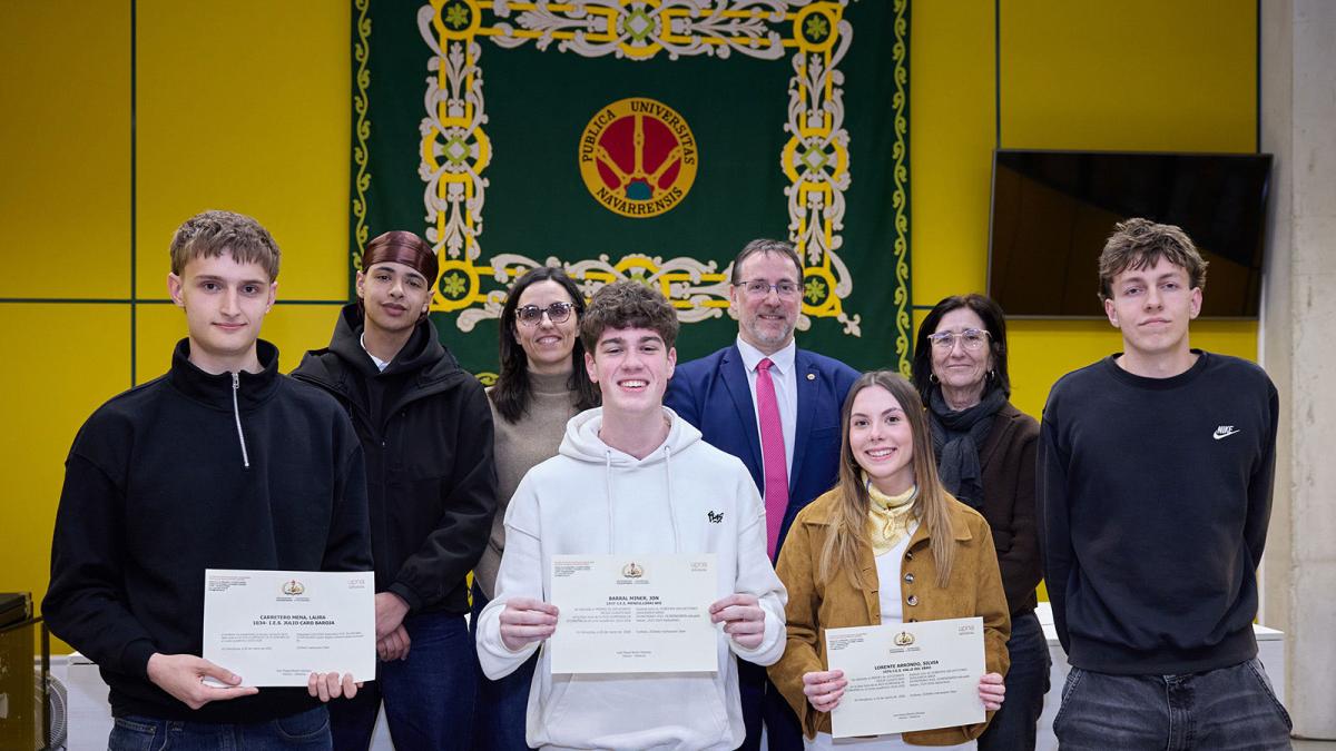 <![CDATA[Tres estudiantes de Bachillerato ganan 'ex aequo' la Olimpiada de Economía de Navarra]]>