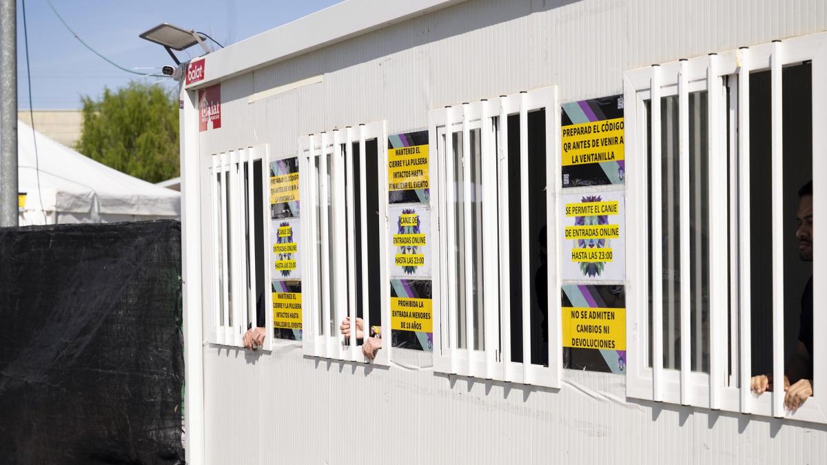 <![CDATA[Dos detenidos y varias bicicletas y móviles recuperados tras la Carpa Universitaria]]>