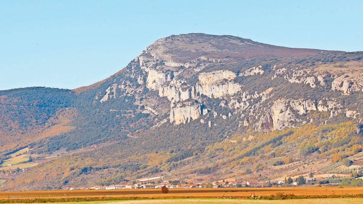 <![CDATA[Crece la división ante el proyecto fotovoltaico en la sierra de Sarbil]]>