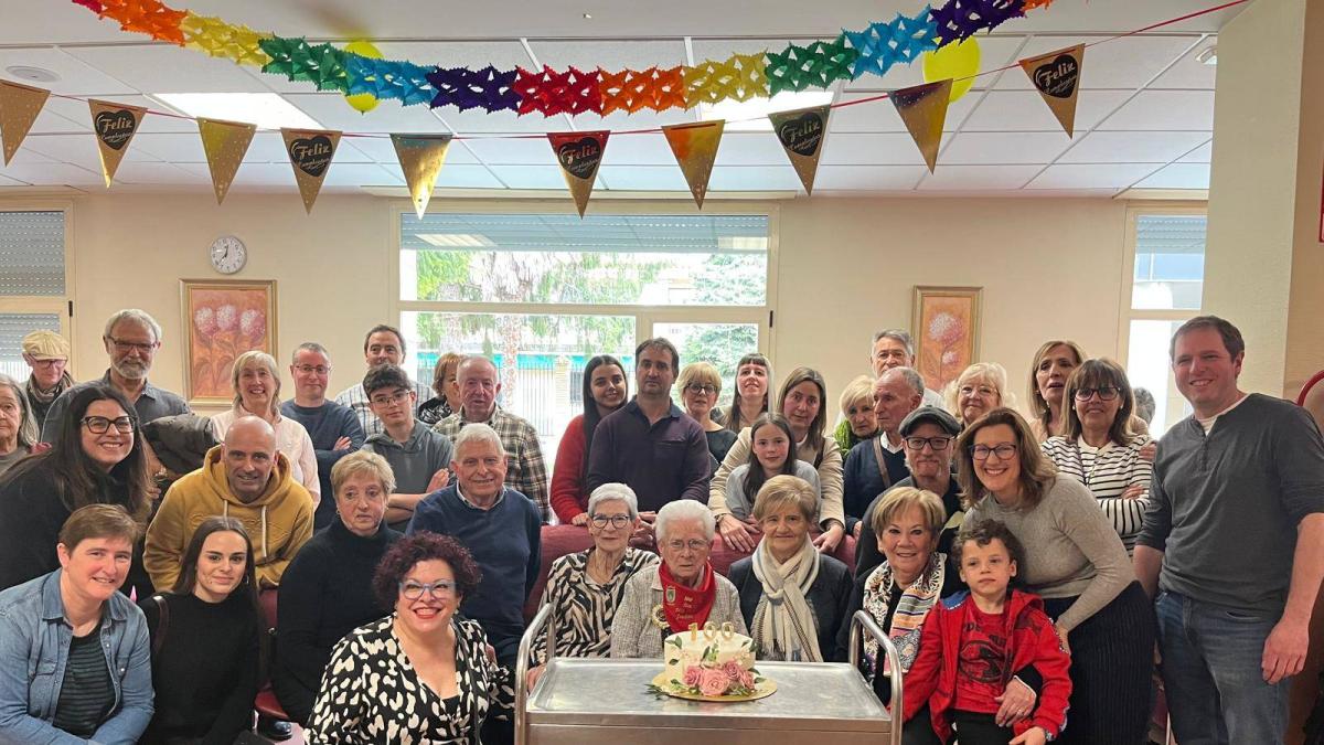<![CDATA[Josefina Salinas cumple 100 años en Tafalla]]>