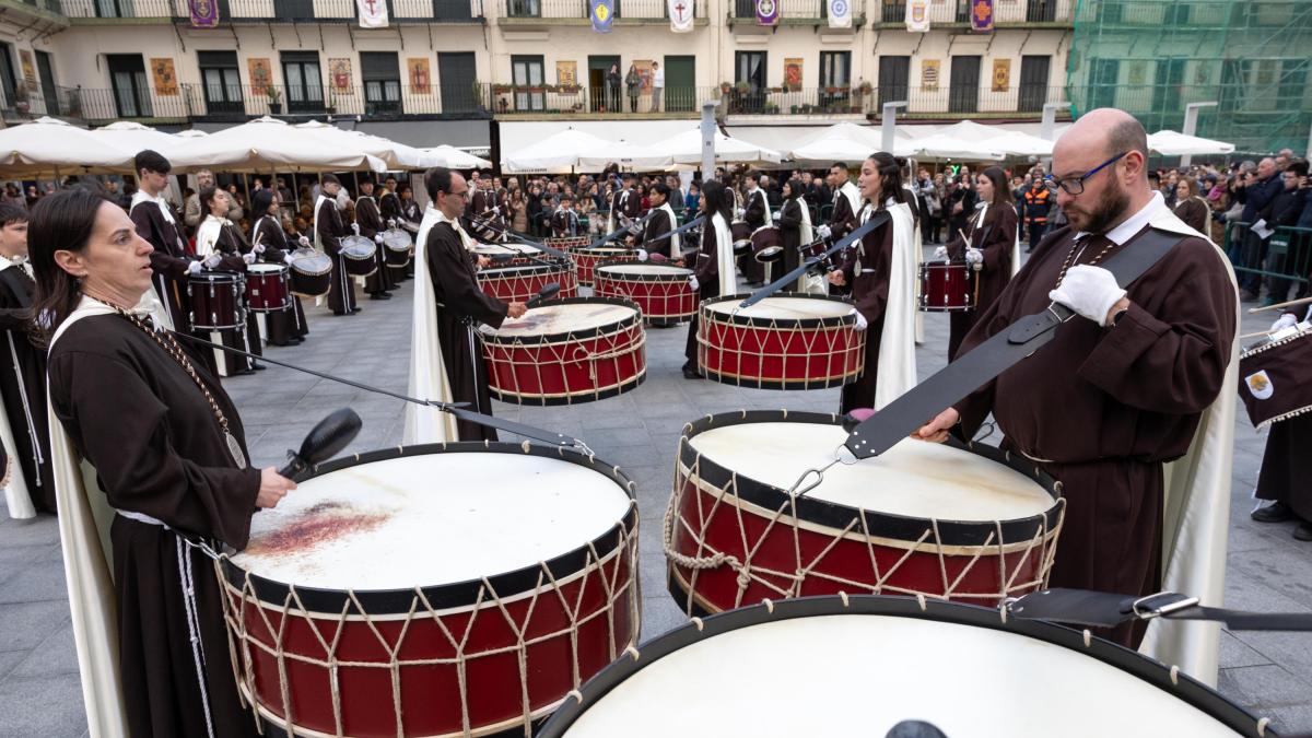 <![CDATA[500 tambores suenan en Tudela]]>