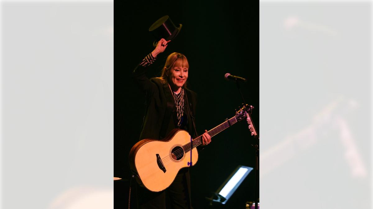 <![CDATA[Suzanne Vega vuela en Pamplona con los ángeles]]>