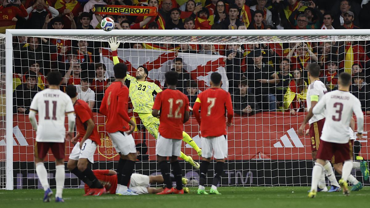 <![CDATA[Gris empate de España con Víctor Muñoz jugando media parte]]>