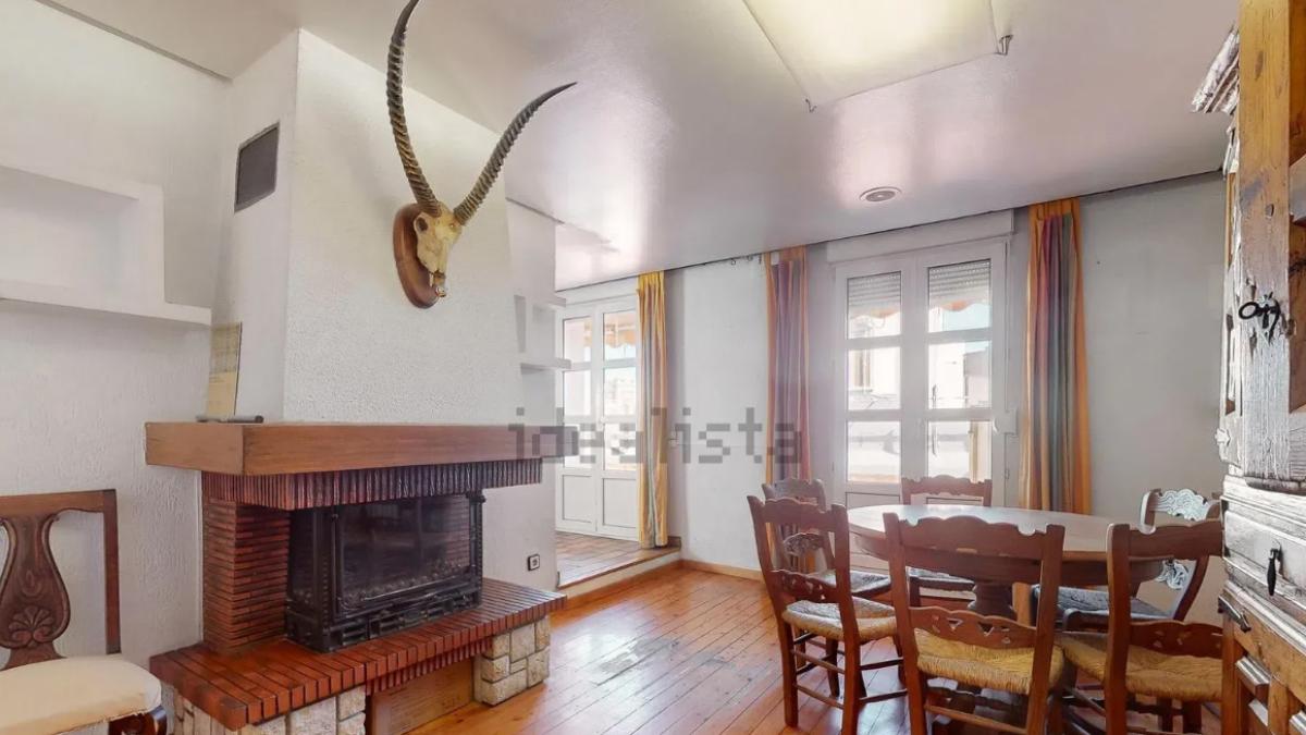 <![CDATA[A la venta un enorme piso en la jaula dorada de Pamplona]]>