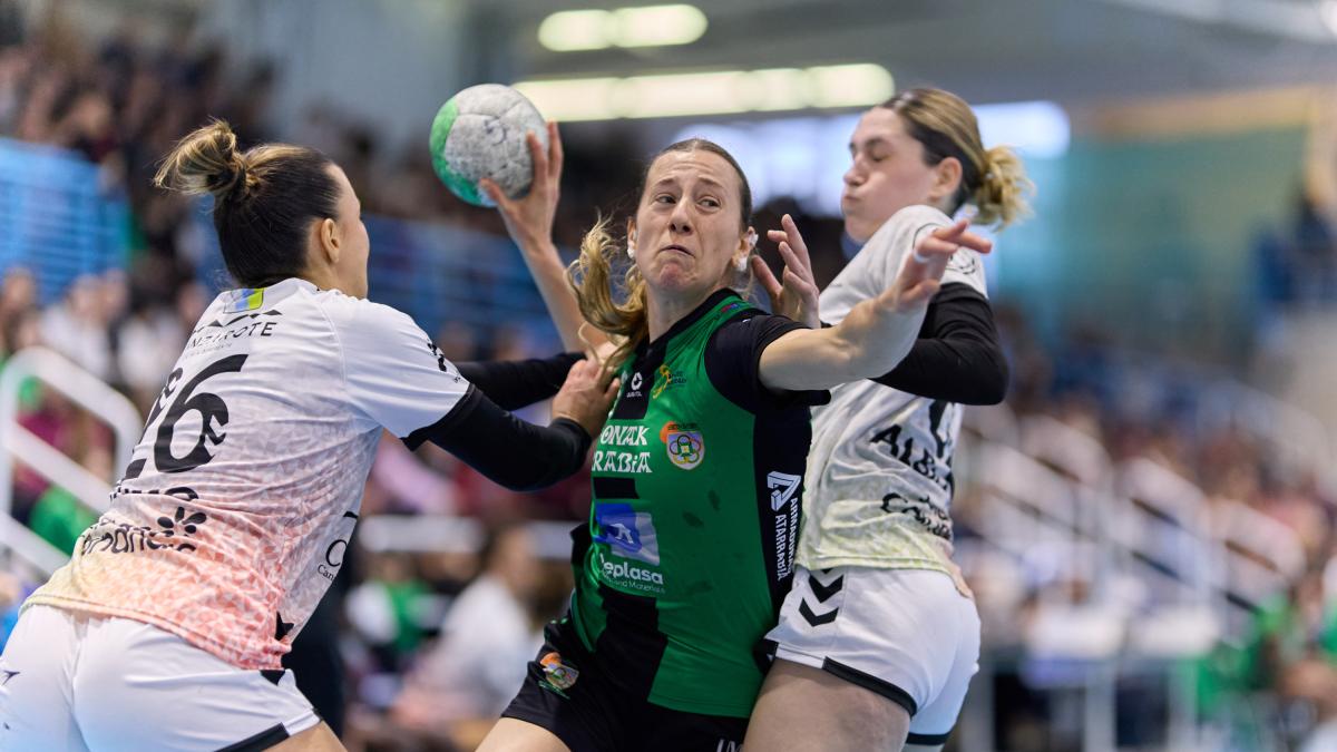 <![CDATA[Replasa Beti Onak perderá a una referente navarra en su primera línea]]>