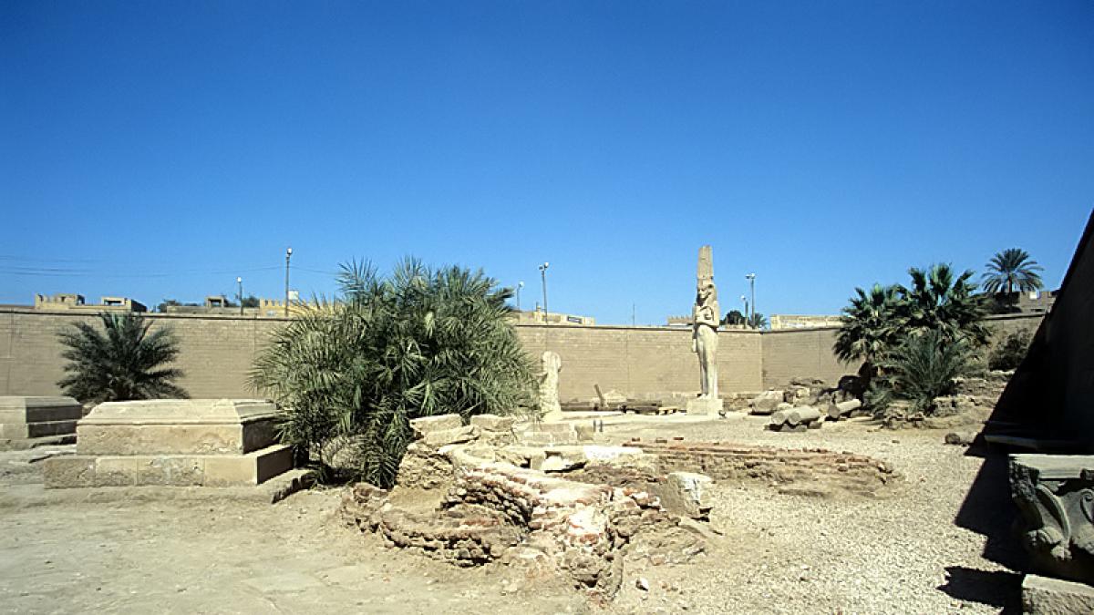 <![CDATA[Dos detenidos dos por querer vender un sarcófago de hace 1.500 años en Egipto]]>