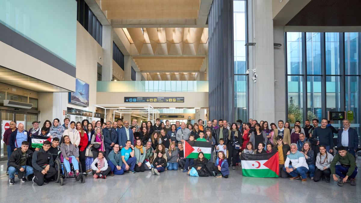 <![CDATA[Vuelo solidario desde Noáin a los campamentos saharauis: 147 personas parten desde Navarra]]>