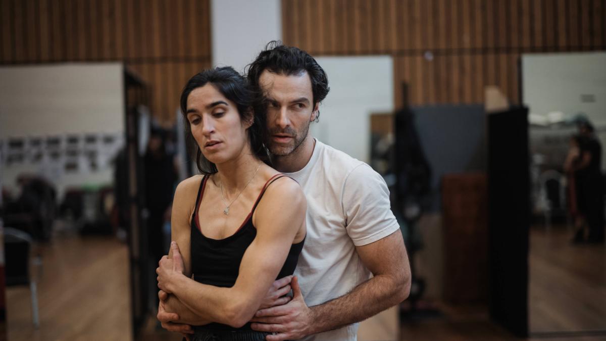 <![CDATA[La bailarina navarra Lucía Chocarro debuta en el National Theatre de Londres con 'Las amistades peligrosas']]>