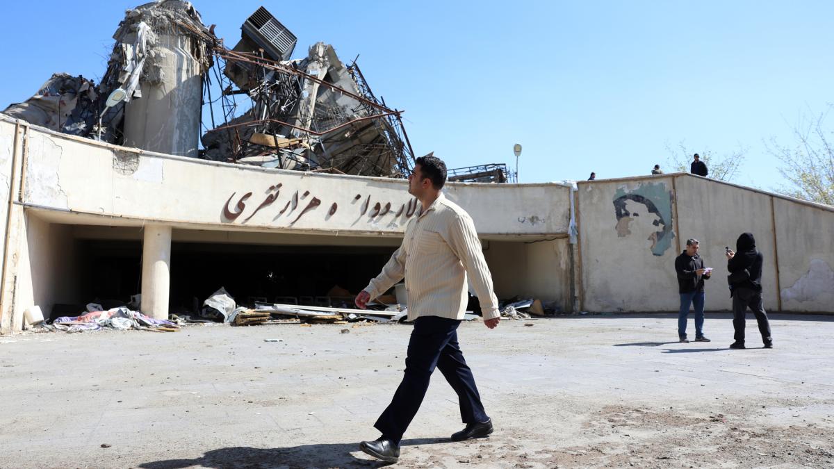 <![CDATA[Israel bombardea de forma simultánea Beirut y Teherán]]>