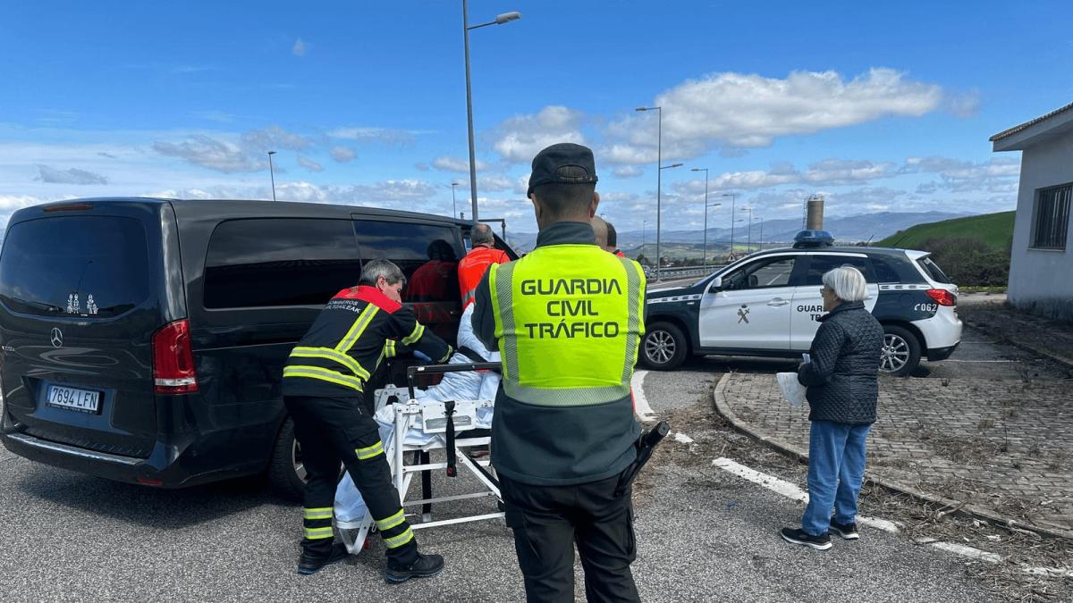 <![CDATA[Auxiliado de urgencia a un varón de 78 años tras sufrir una indisposición cardíaca en la Autovía del Camino]]>