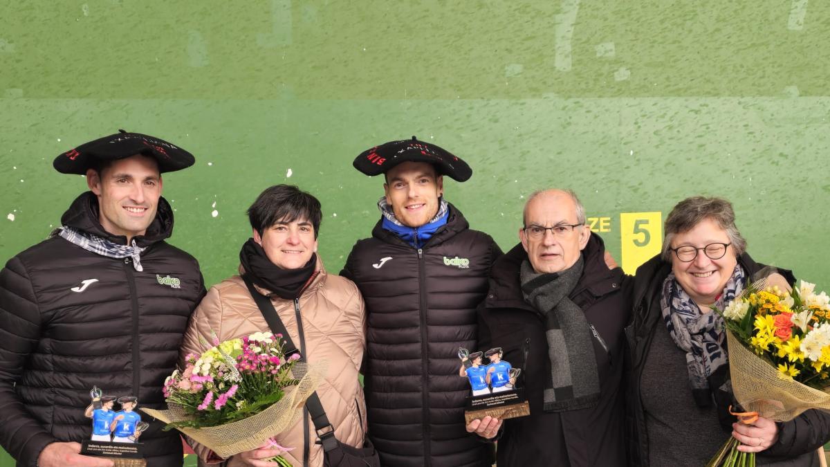 <![CDATA[Unai Laso y Jon Ander Albisu, homenajeados en Bizkarreta]]>