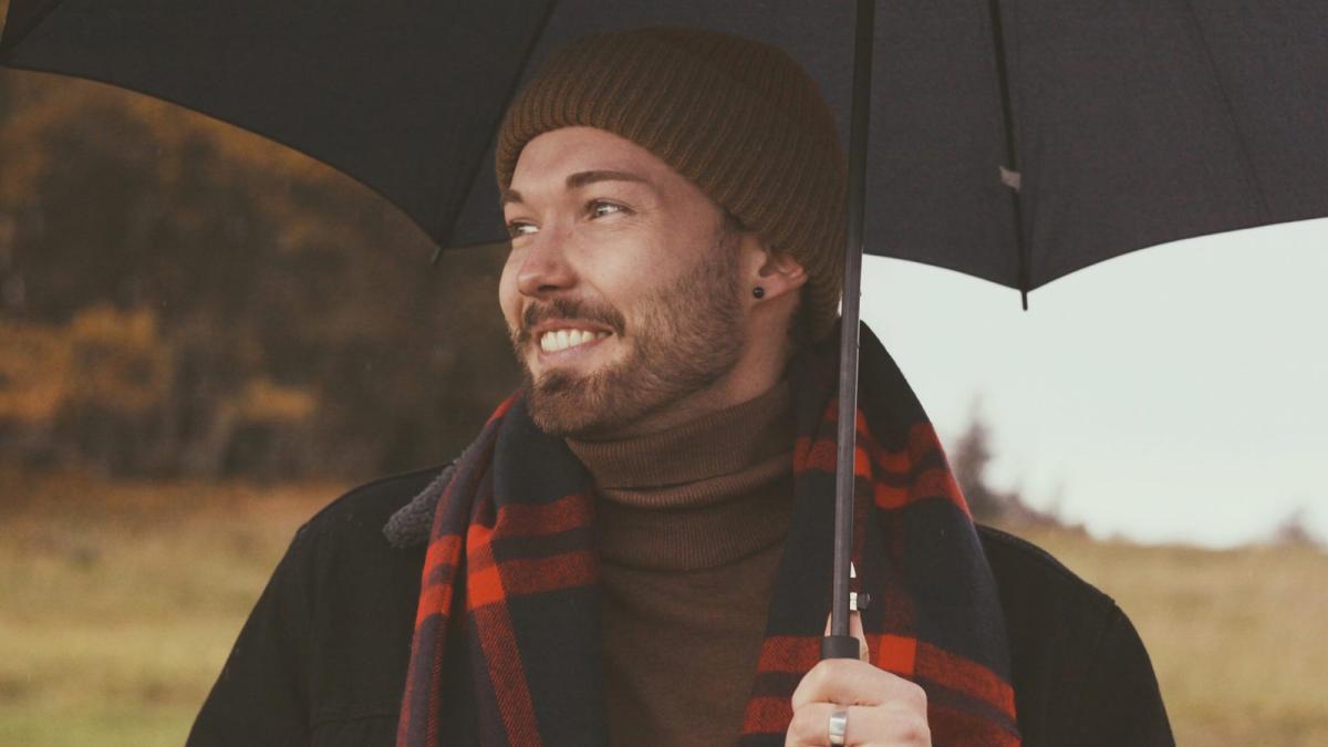 <![CDATA["Tras la crisis de los 40, los niveles de felicidad suelen aumentar con la edad"]]>