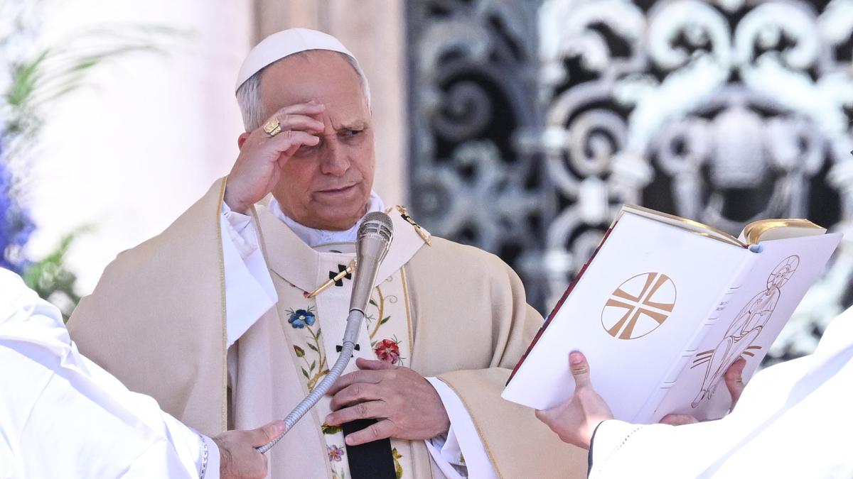 <![CDATA[León XIV en su primer mensaje de Pascua: llamada a la paz sin concretar conflictos]]>