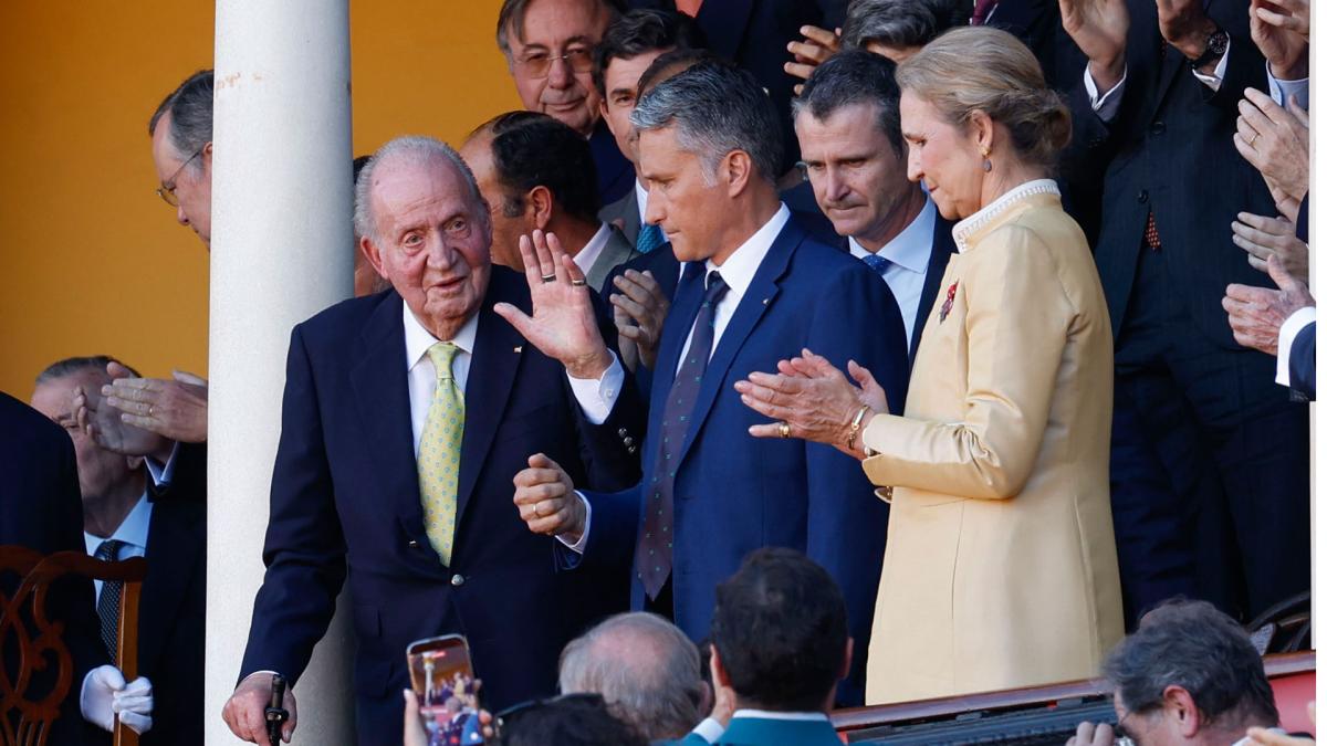 <![CDATA[El rey emérito asiste en la Maestranza de Sevilla a la reaparición de Morante de la Puebla]]>