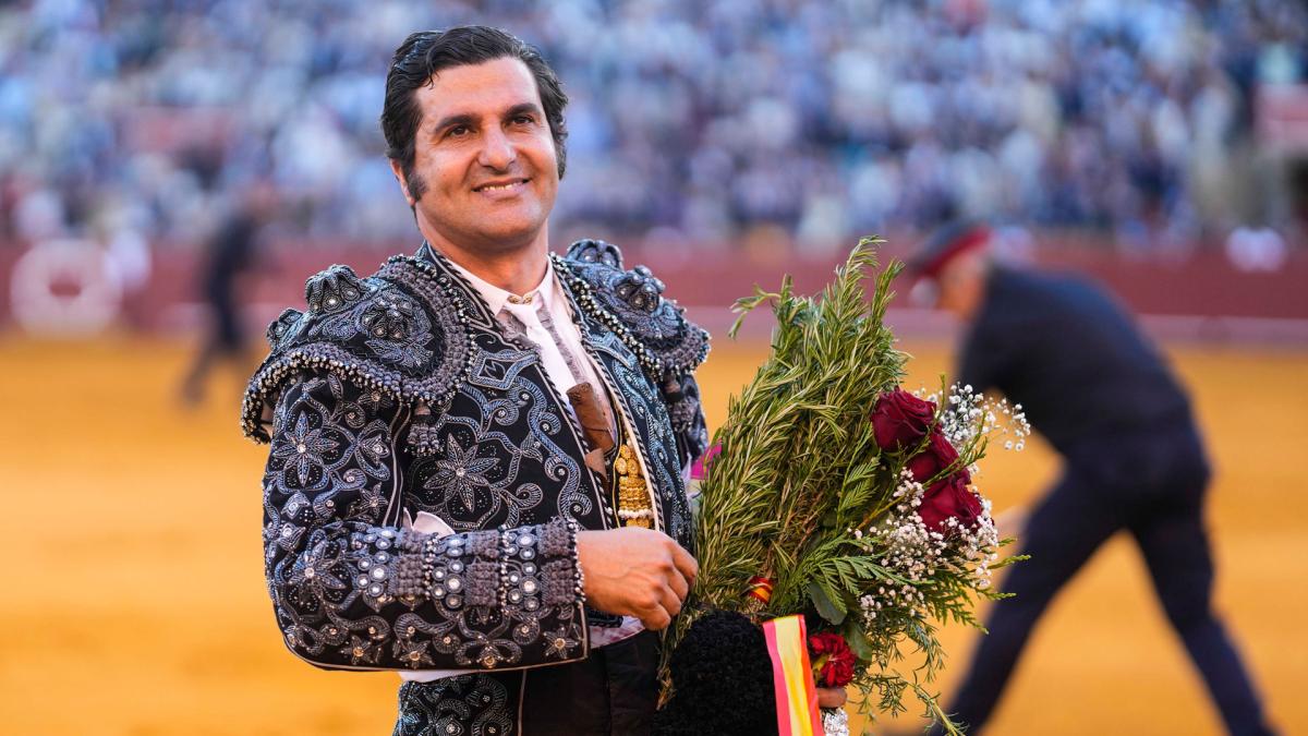 <![CDATA[Morante corta dos orejas en su reencuentro con la Maestranza]]>