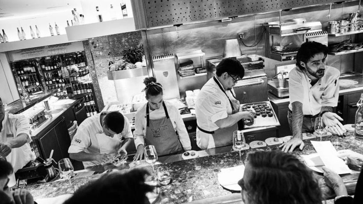 <![CDATA[Un restaurante de Pamplona visita Londres para elaborar un menú que viaja por todo el territorio navarro]]>