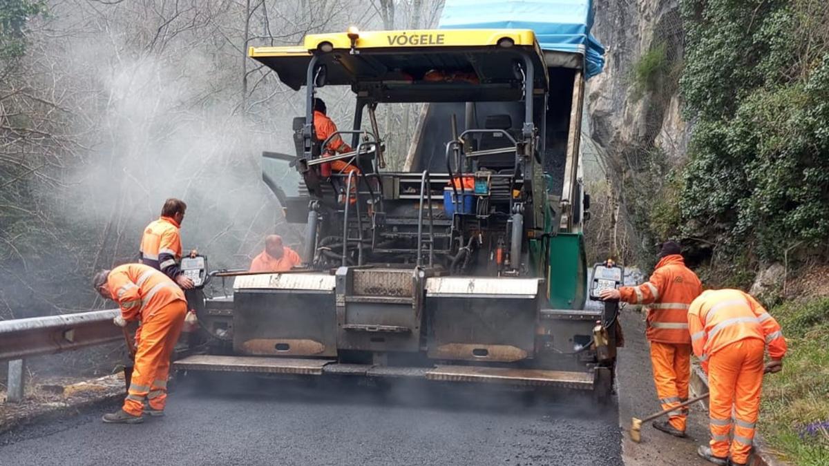 <![CDATA[Cohesión Territorial invertirá 4,4 millones en rehabilitar varias carreteras de Navarra]]>