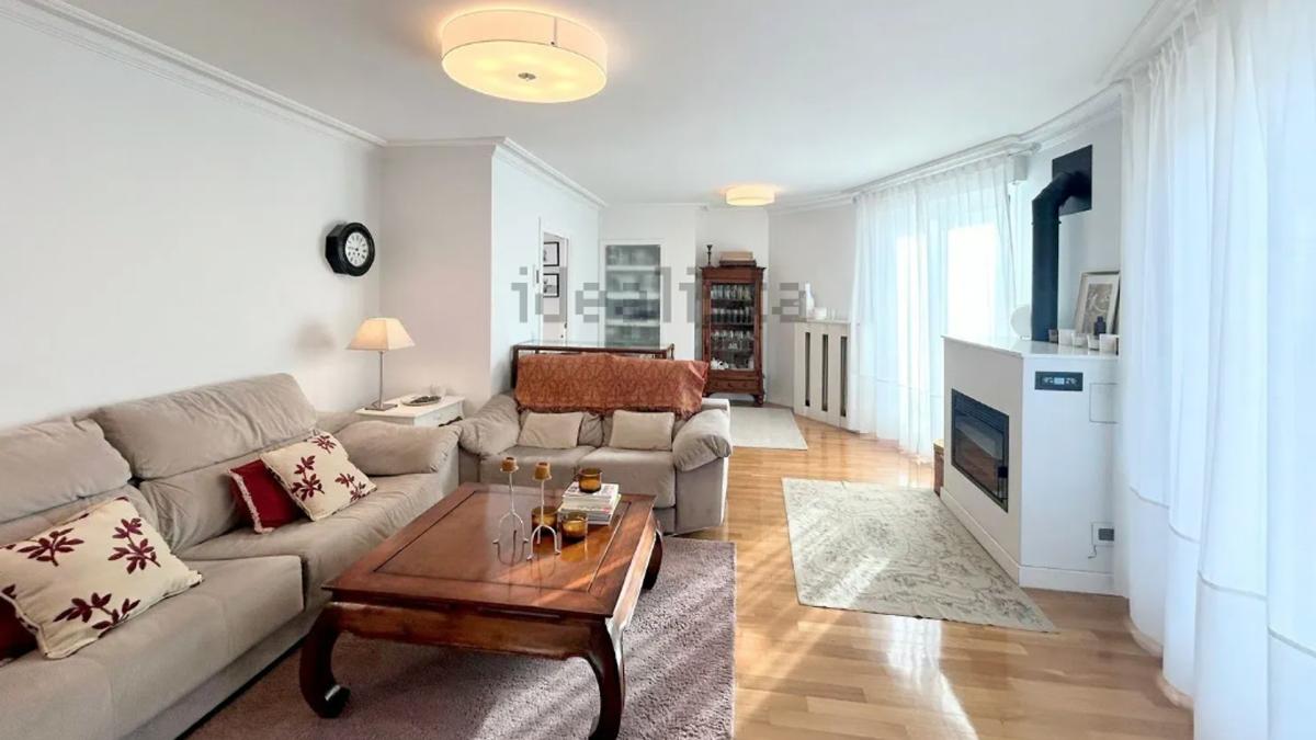 <![CDATA[Un enorme ático en 'U' para vivir con vistas panorámicas al río Arga de Pamplona]]>