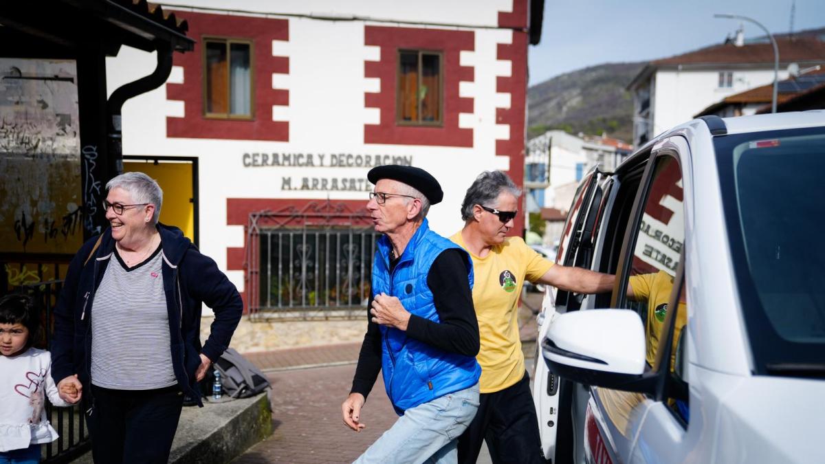 <![CDATA[Los 817 habitantes de Basaburua cuentan ya con transporte público: este es el precio y así se reserva]]>