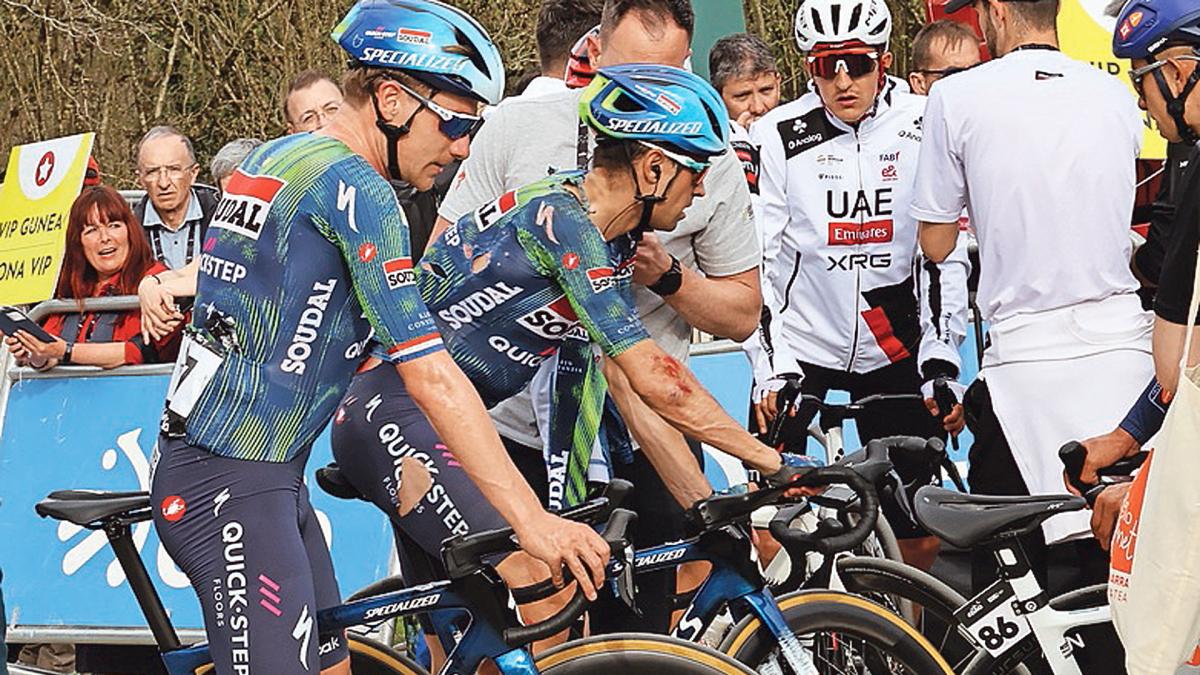 <![CDATA[Mikel Landa, caída en la bajada de Aralar y se deja 13 minutos]]>