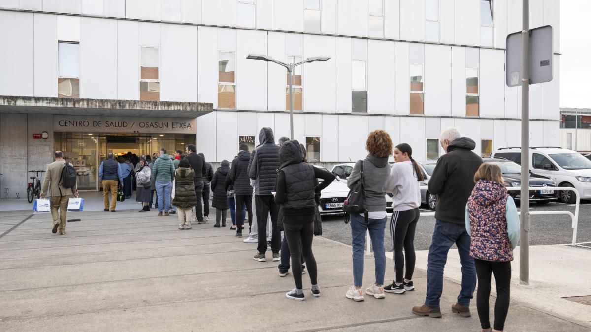 <![CDATA[Pacientes del centro de salud de Sarriguren: "Tengo que venir y la primera consulta me aparece para el 11 de mayo"]]>
