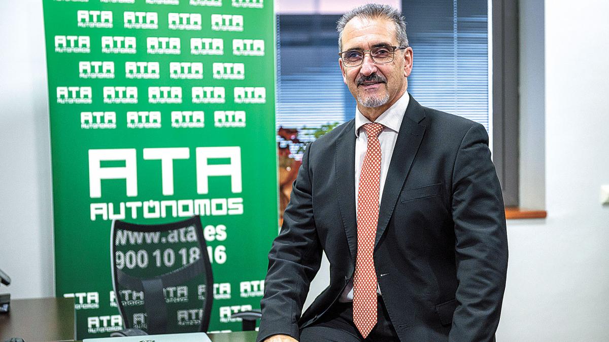 <![CDATA[12.000 autónomos navarros van a pagar 135 euros más de cuota al mes]]>