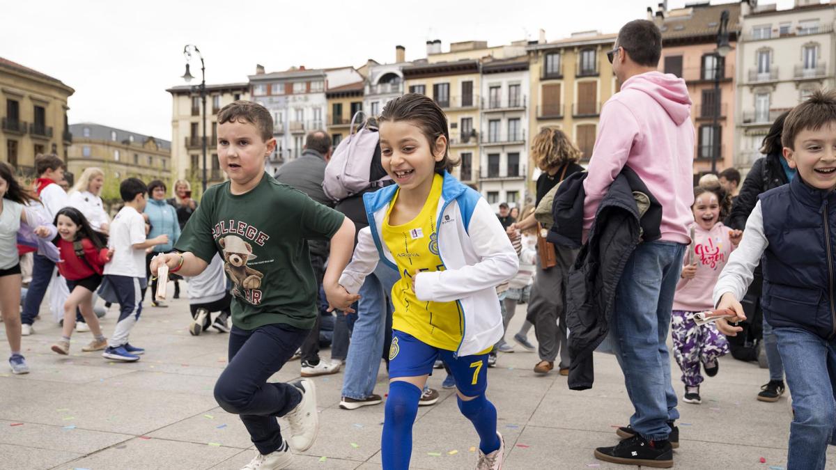 <![CDATA[Fotos de la jornada festiva organizada por la Asociación Navarra de Autismo (ANA) en la Plaza del Castillo]]>