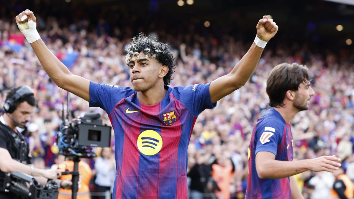 <![CDATA[El Barcelona gana el derbi y se escapa a nueve puntos del Real Madrid]]>