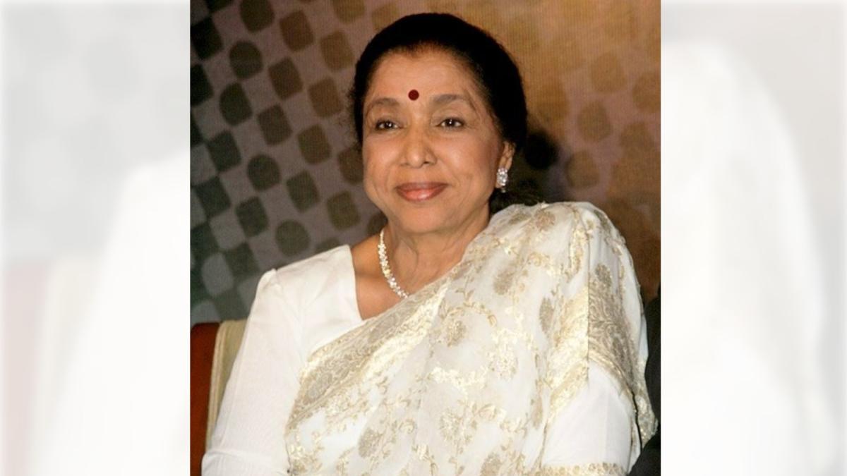 <![CDATA[Muere la india Asha Bhosle, la voz de Bollywood y la artista más grabada de la historia]]>
