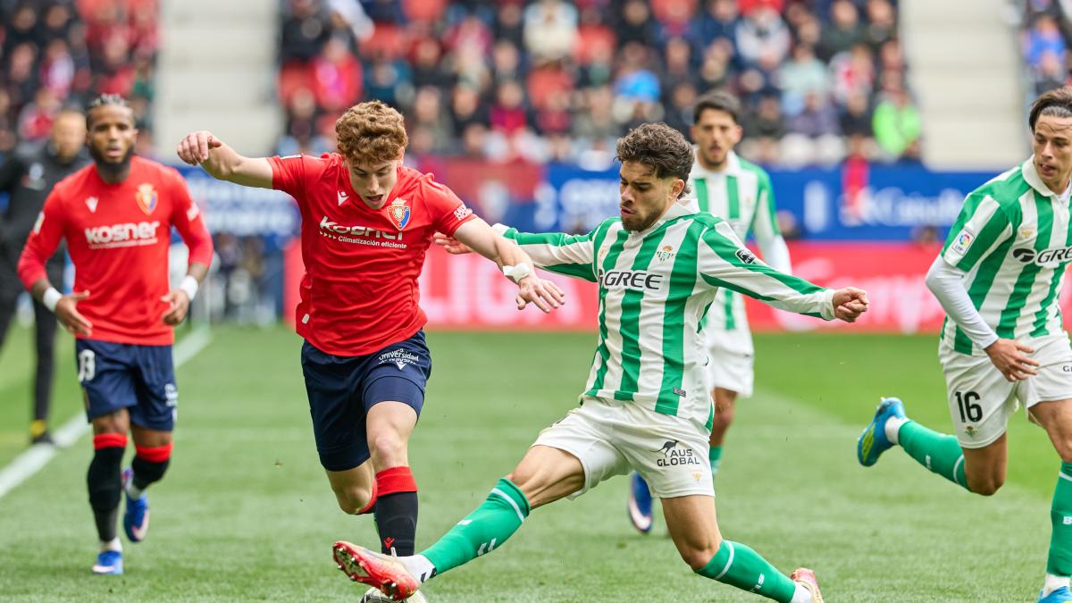 <![CDATA[Víctor Muñoz y Abde, fútbol retro en El Sadar]]>