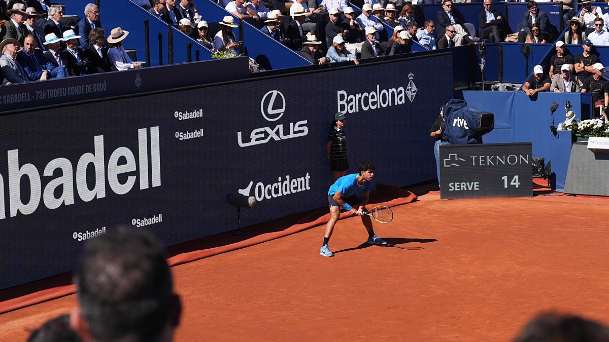 <![CDATA[La muñeca obliga a Alcaraz a retirarse del Godó]]>