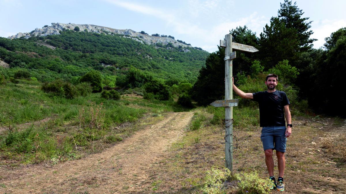 <![CDATA[La cima asequible muy cerca de Pamplona que alberga un curioso buzón y que recomienda Conocer Navarra]]>
