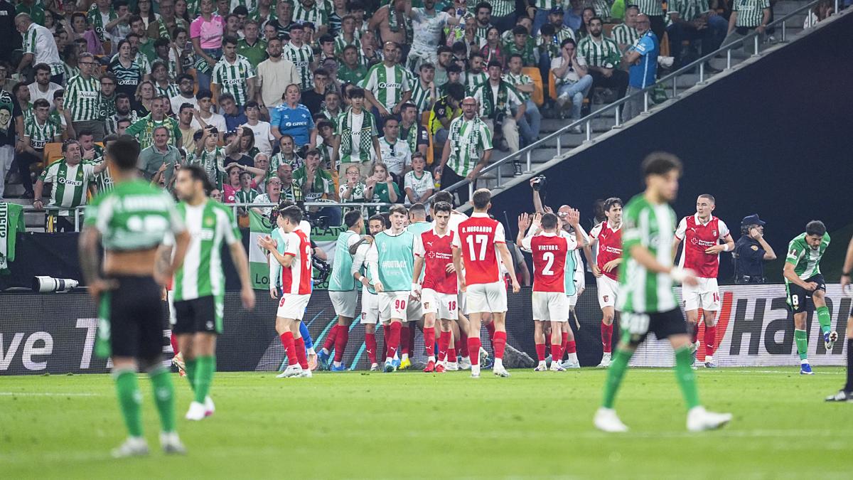 <![CDATA[Noche negra para el Betis]]>