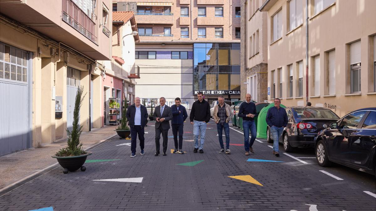 <![CDATA[190.527 euros para la renovación de la red de abastecimiento y la pavimentación de la calle Larrainak de Huarte]]>