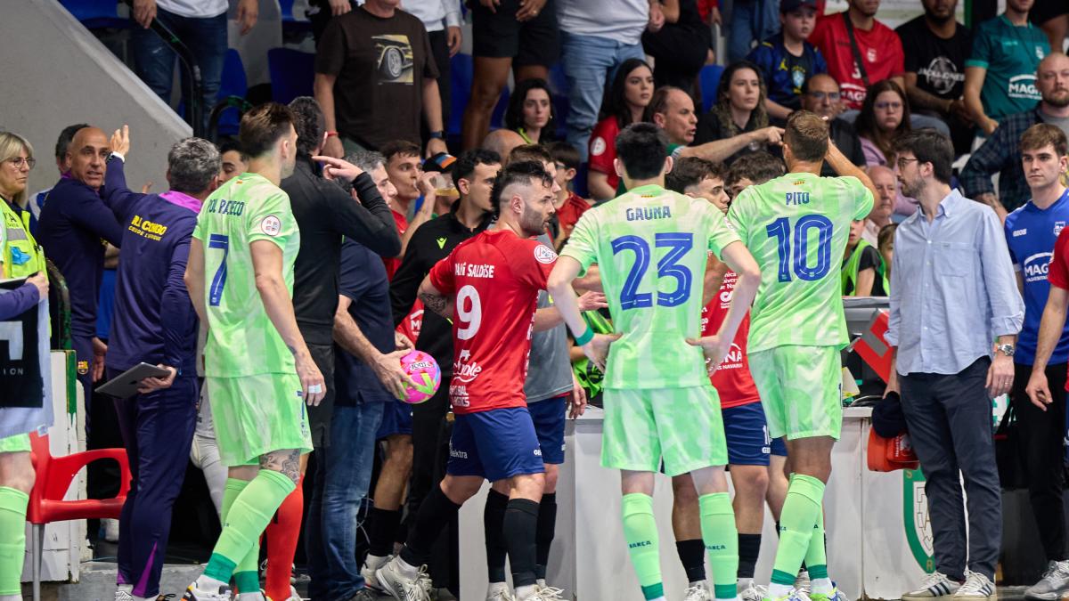 <![CDATA[El acta del Osasuna Magna-Barça recoge una bofetada del presidente del Xota al técnico visitante]]>