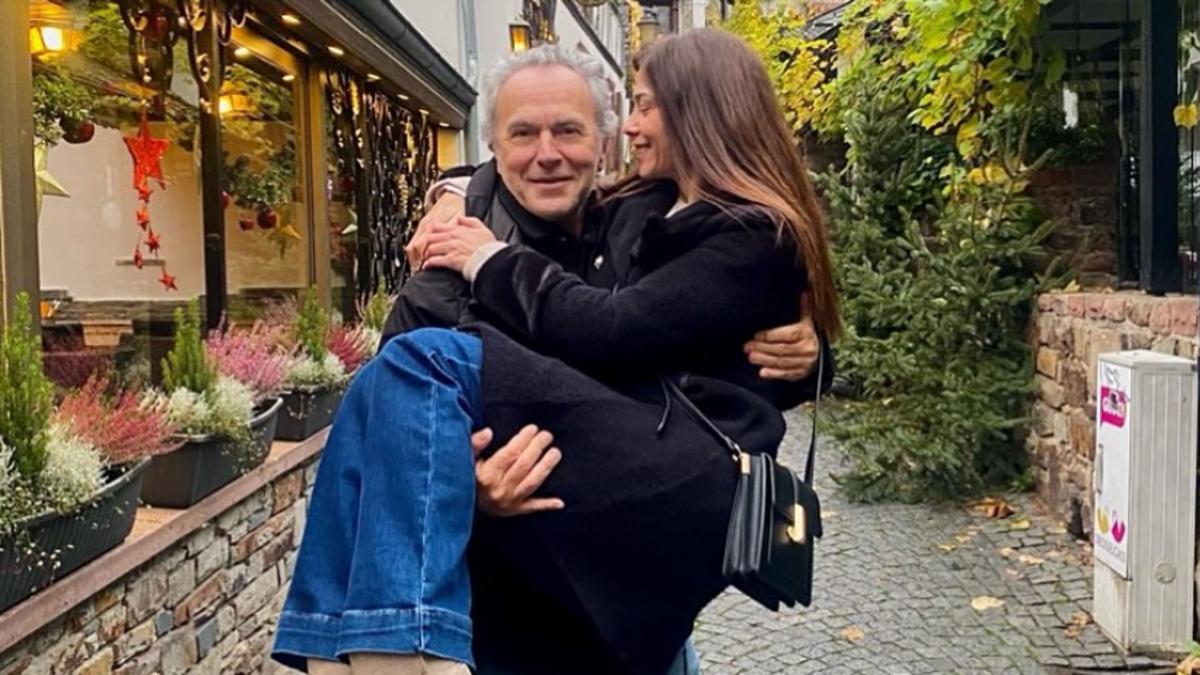 <![CDATA[José Coronado se casa en secreto con la actriz Irene López a los 68 años]]>