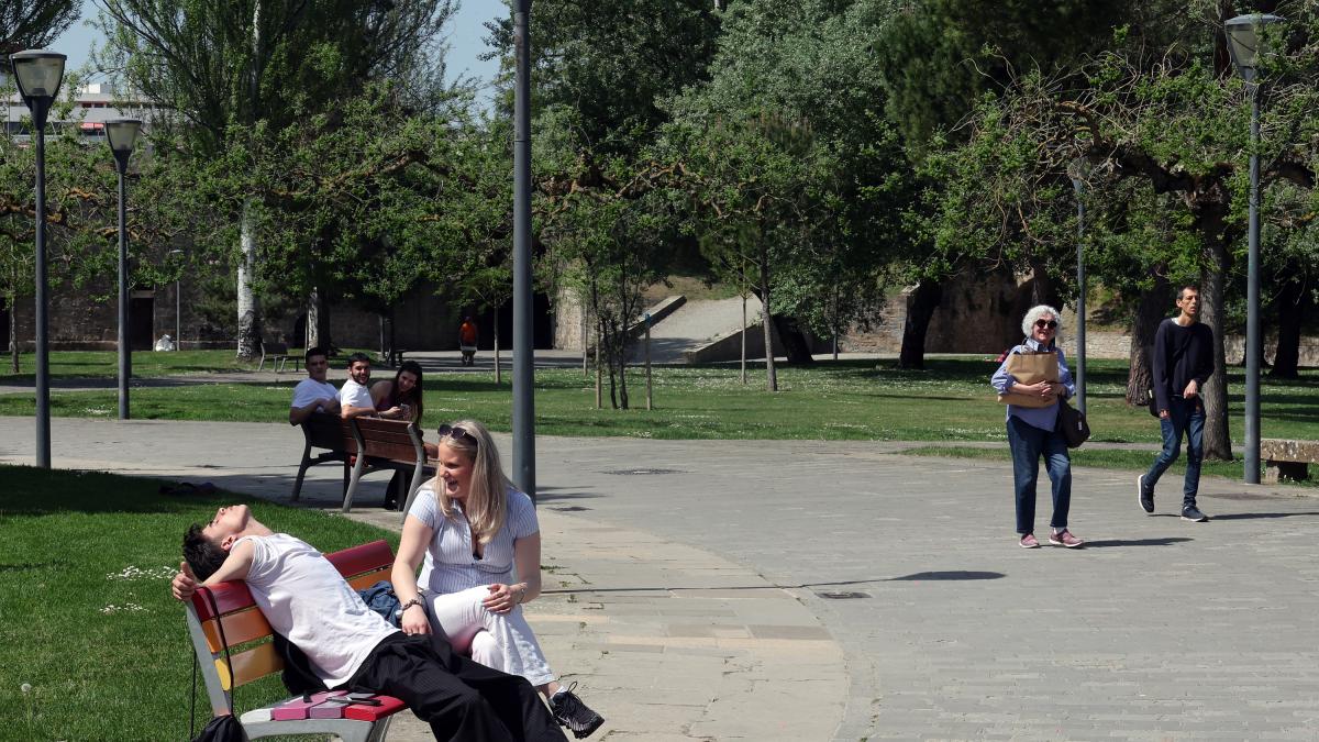 <![CDATA[El calor pulveriza récords de temperatura para el mes de abril en el este de Navarra]]>