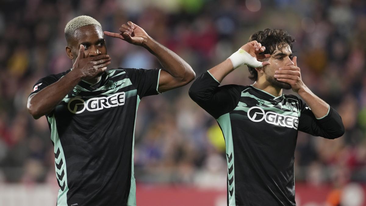 <![CDATA[El Betis corta su mala racha con un triunfo en Girona]]>